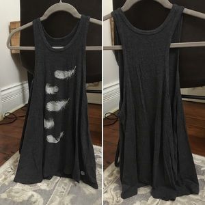 PB Feather Tank ❤️ Worn less than 5 tines!